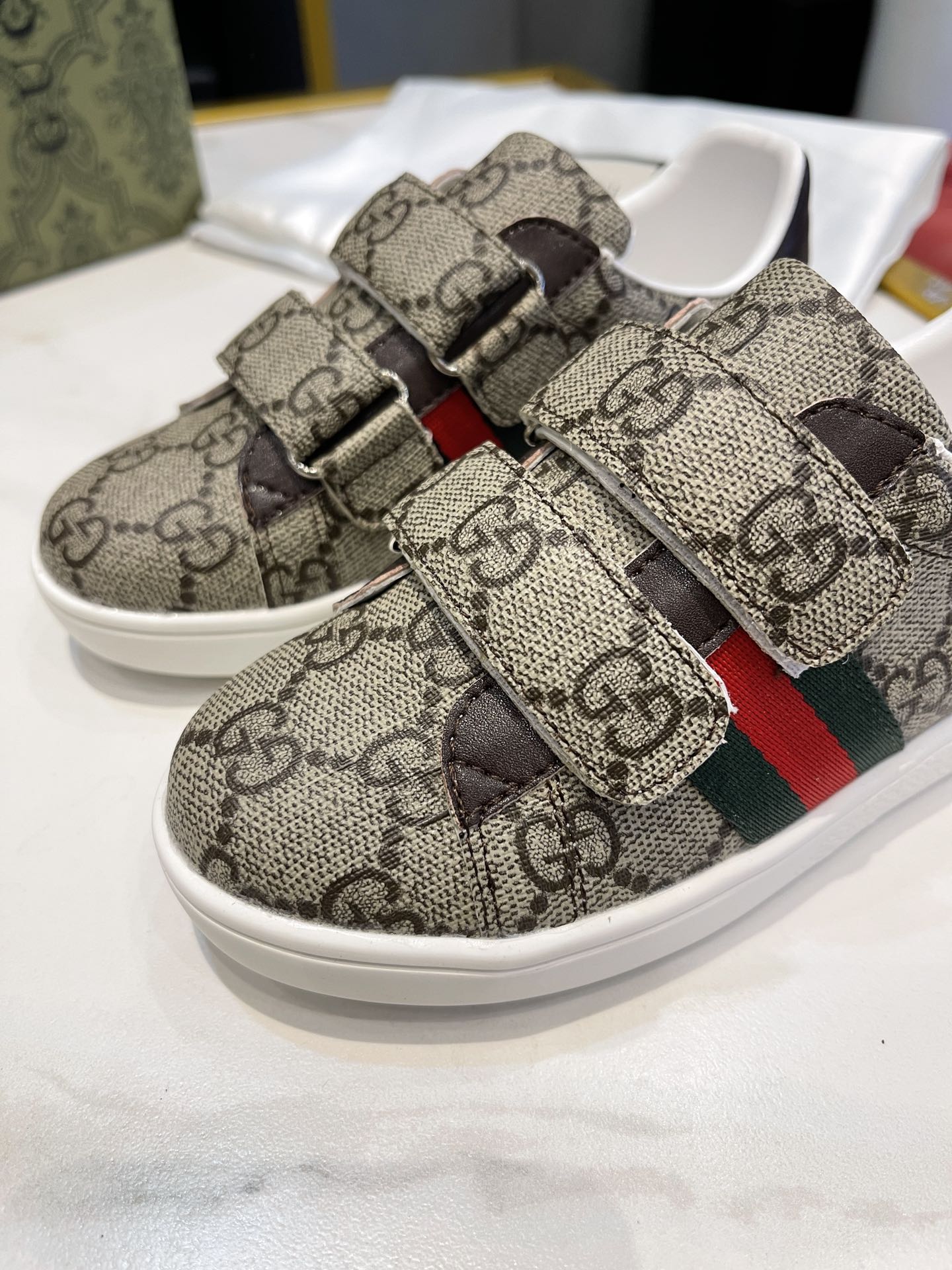 Children's shoes child